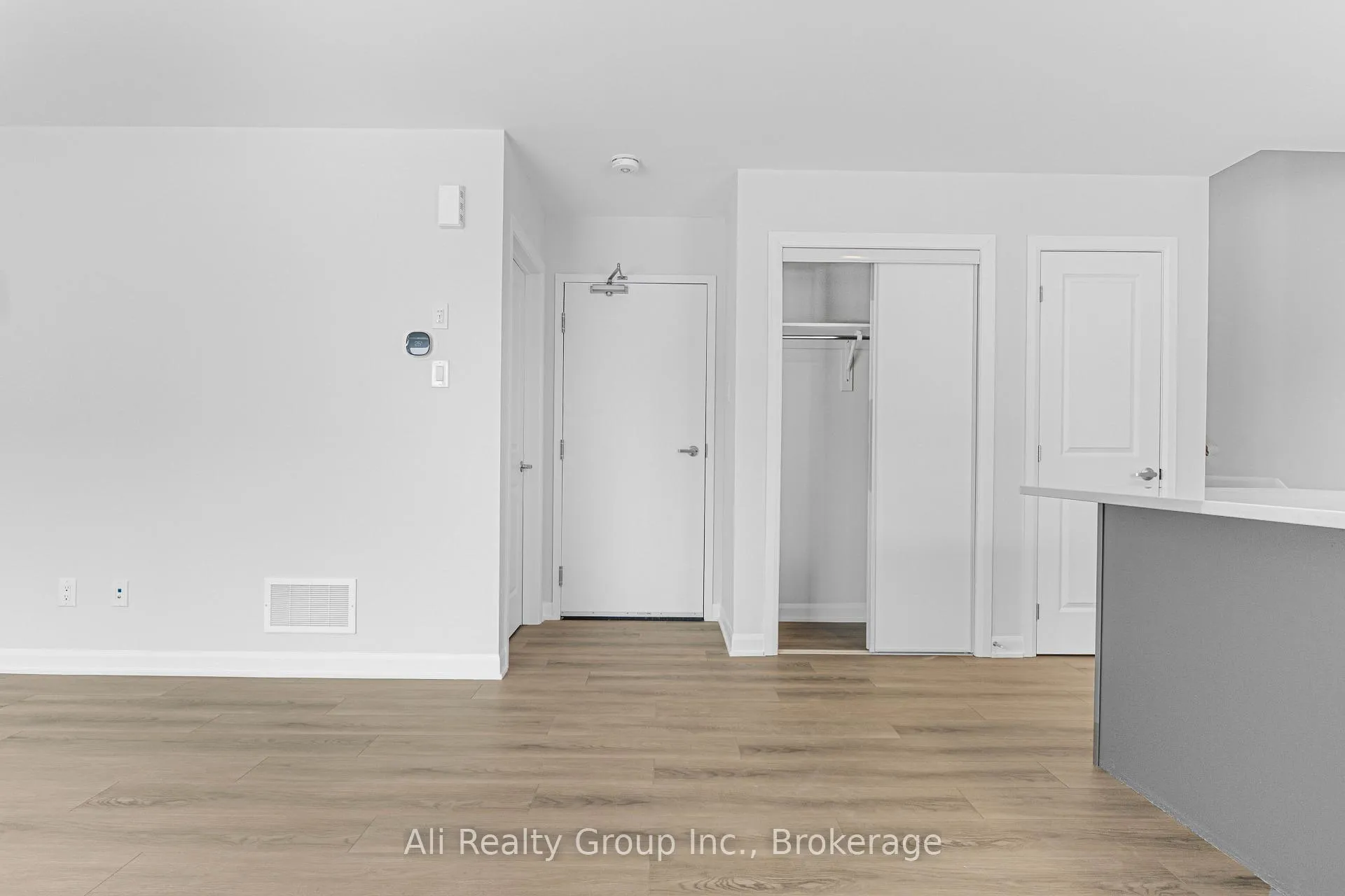 Photo 5 of Unit 10, 301 Glenroy Gilbert Drive, Ottawa, Barrhaven - Strandherd — HOMEH