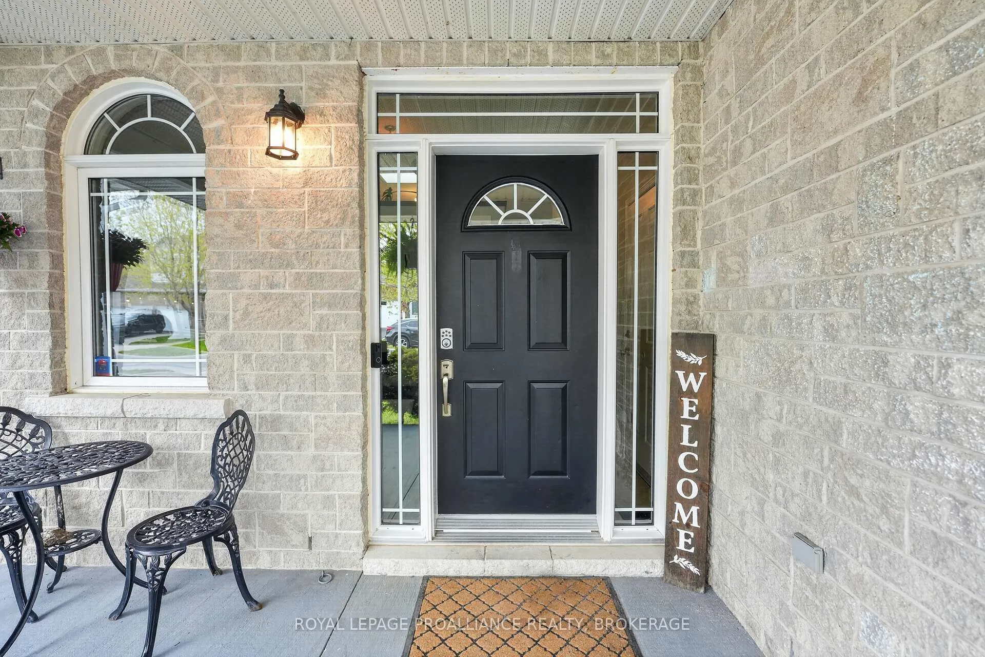 Photo 3 of 459 Maureen Street, Kingston, Kingston East (Incl Barret Crt) — HOMEH