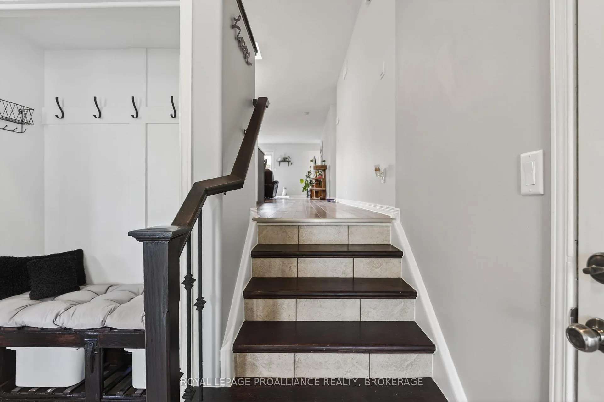 Photo 4 of 459 Maureen Street, Kingston, Kingston East (Incl Barret Crt) — HOMEH