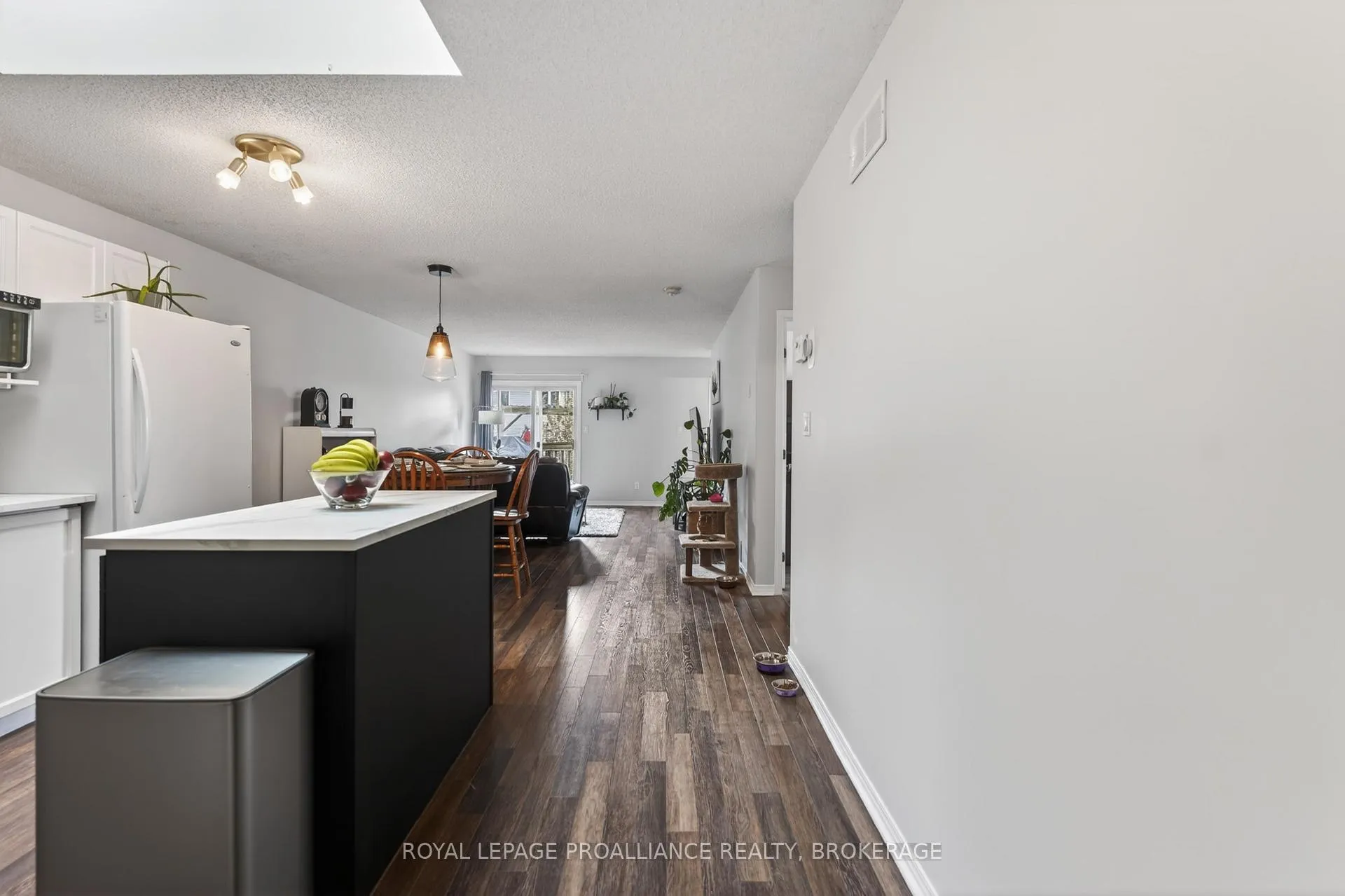 Photo 6 of 459 Maureen Street, Kingston, Kingston East (Incl Barret Crt) — HOMEH