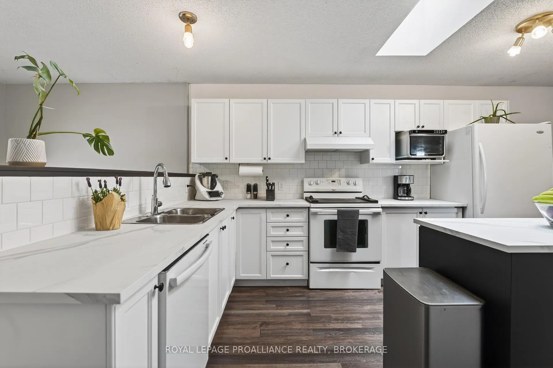 Photo 7 of 459 Maureen Street, Kingston, Kingston East (Incl Barret Crt) — HOMEH