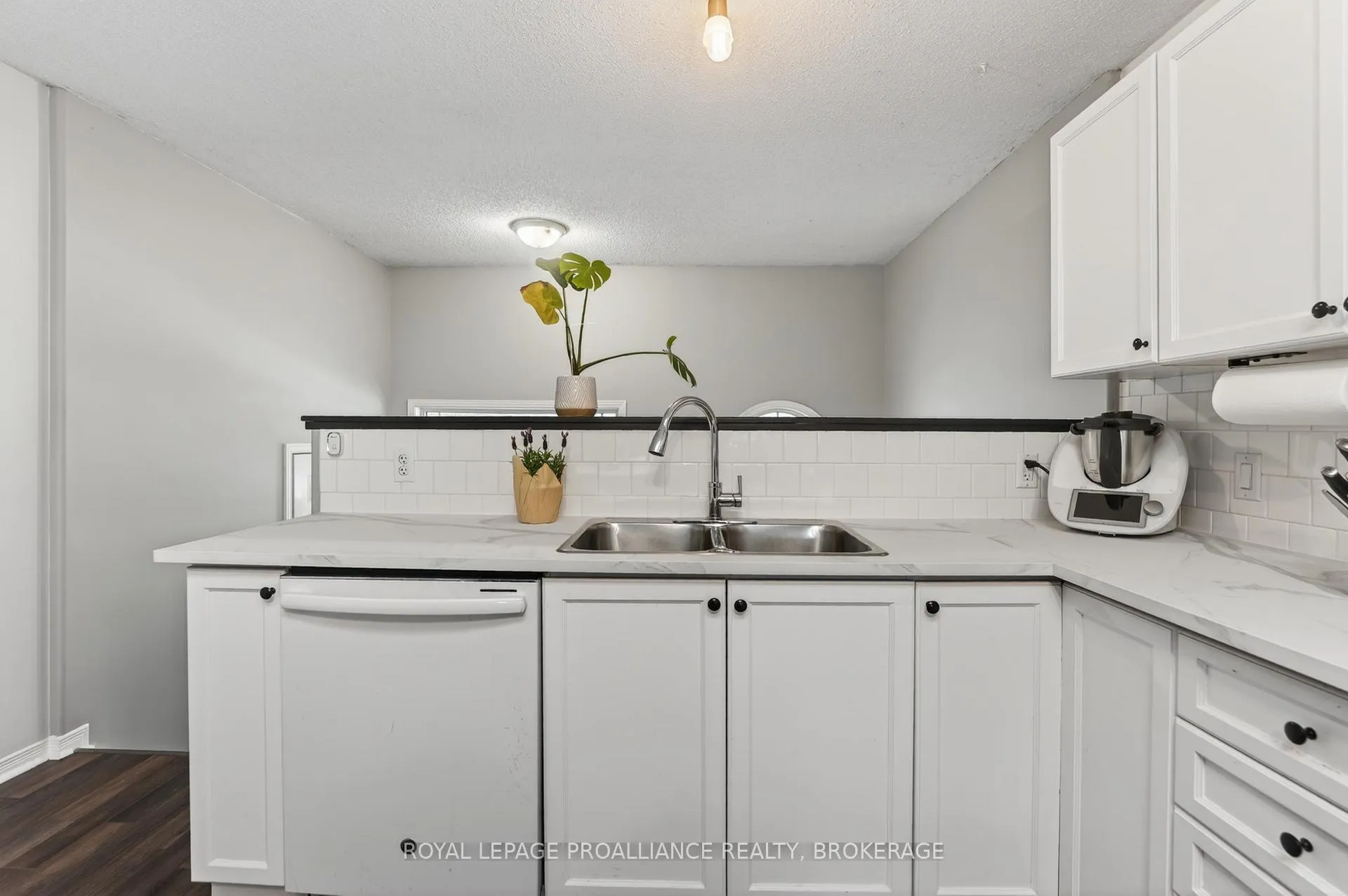 Photo 15 of 459 Maureen Street, Kingston, Kingston East (Incl Barret Crt) — HOMEH