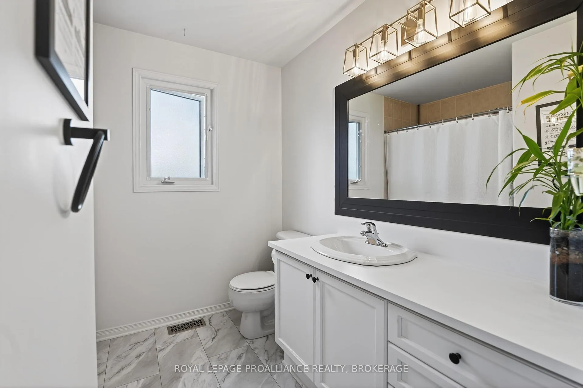 Photo 21 of 459 Maureen Street, Kingston, Kingston East (Incl Barret Crt) — HOMEH