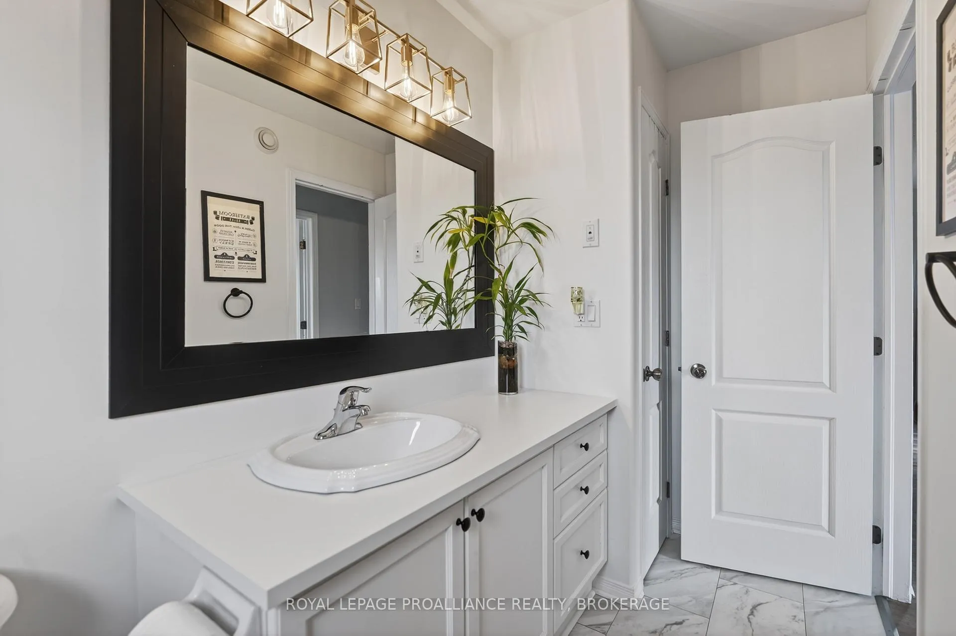 Photo 23 of 459 Maureen Street, Kingston, Kingston East (Incl Barret Crt) — HOMEH