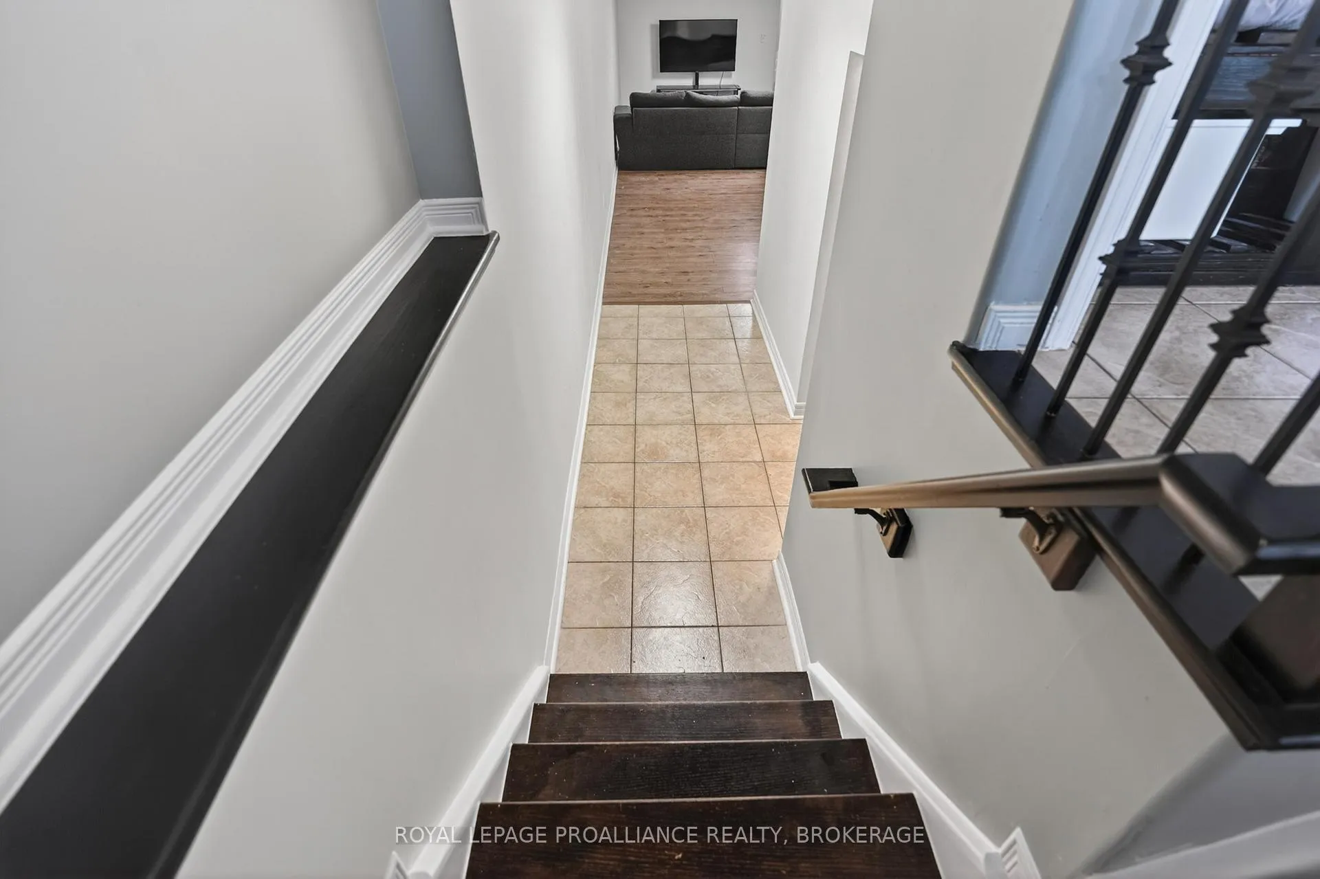 Photo 26 of 459 Maureen Street, Kingston, Kingston East (Incl Barret Crt) — HOMEH