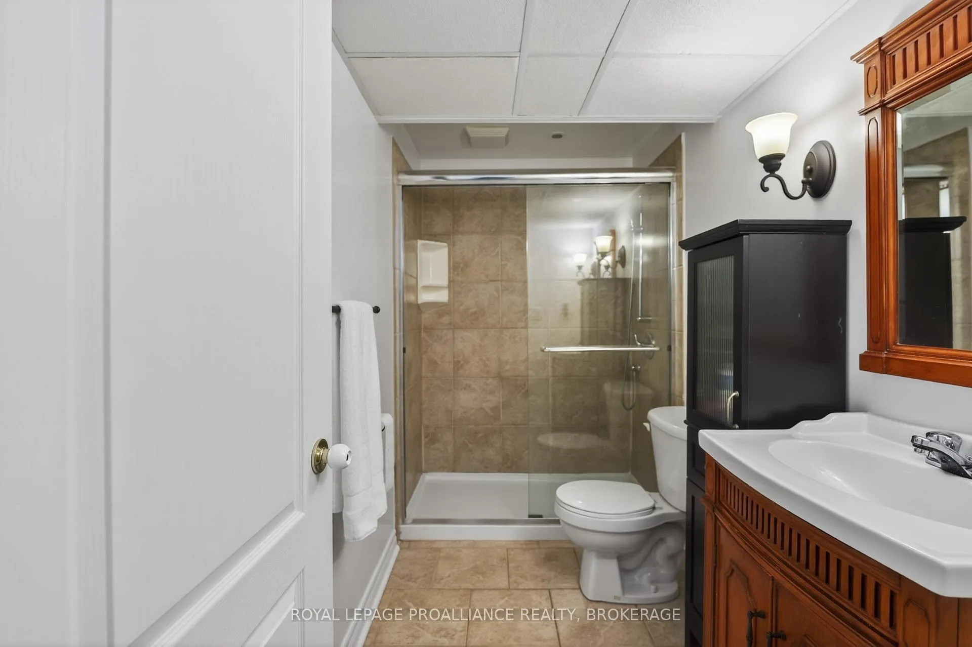 Photo 36 of 459 Maureen Street, Kingston, Kingston East (Incl Barret Crt) — HOMEH