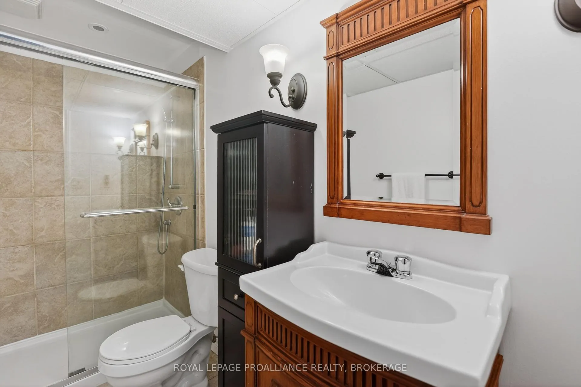 Photo 37 of 459 Maureen Street, Kingston, Kingston East (Incl Barret Crt) — HOMEH