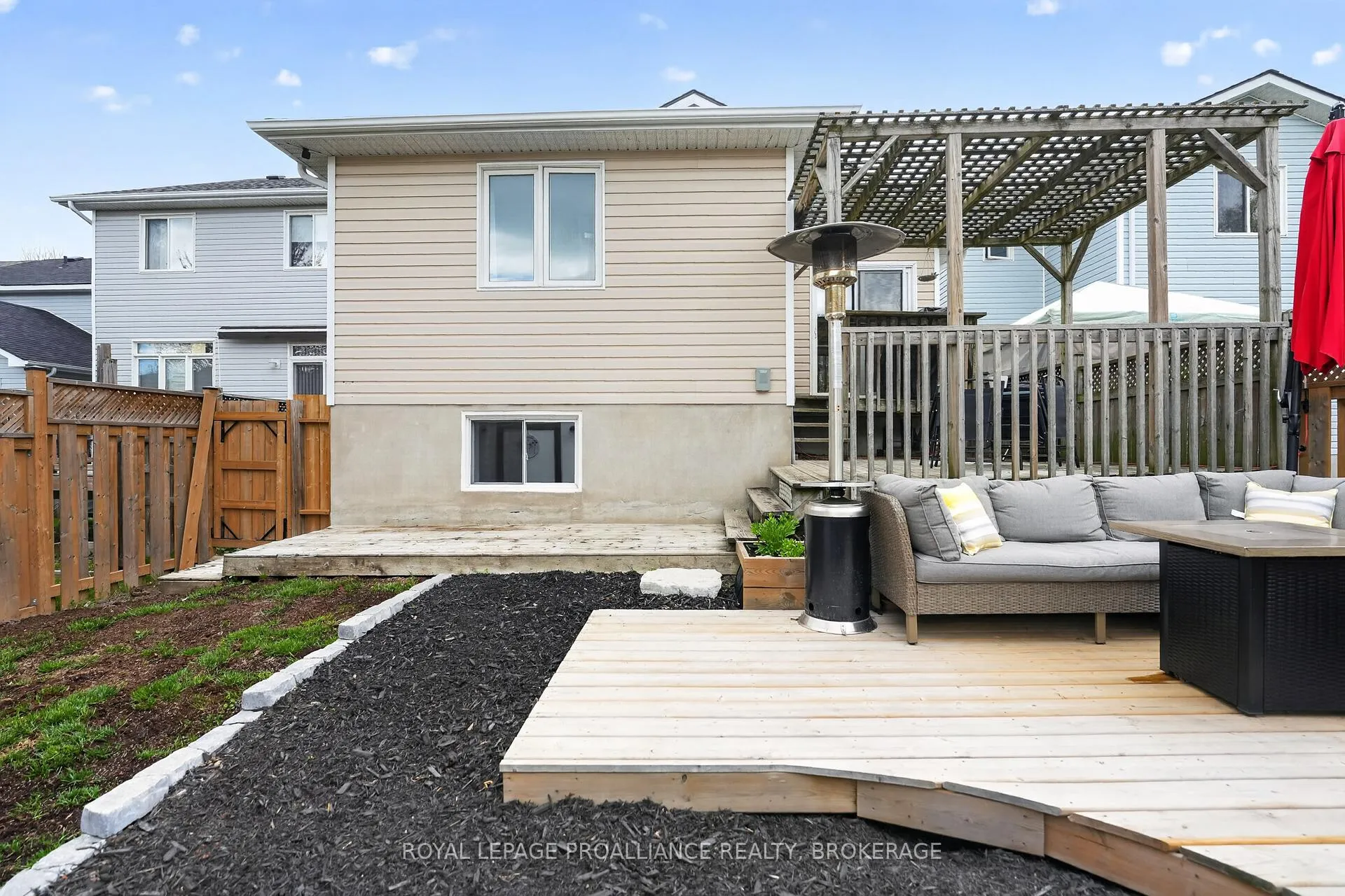 Photo 43 of 459 Maureen Street, Kingston, Kingston East (Incl Barret Crt) — HOMEH