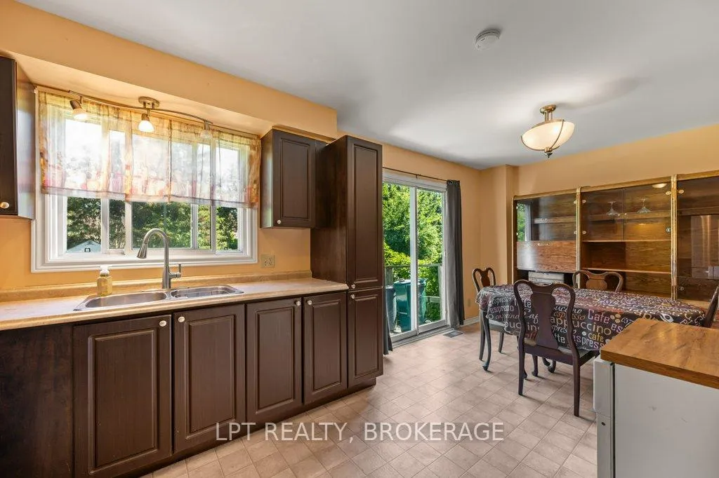 Photo 11 of 994 Uxbridge Crescent, Kingston, East Gardiners Rd — HOMEH