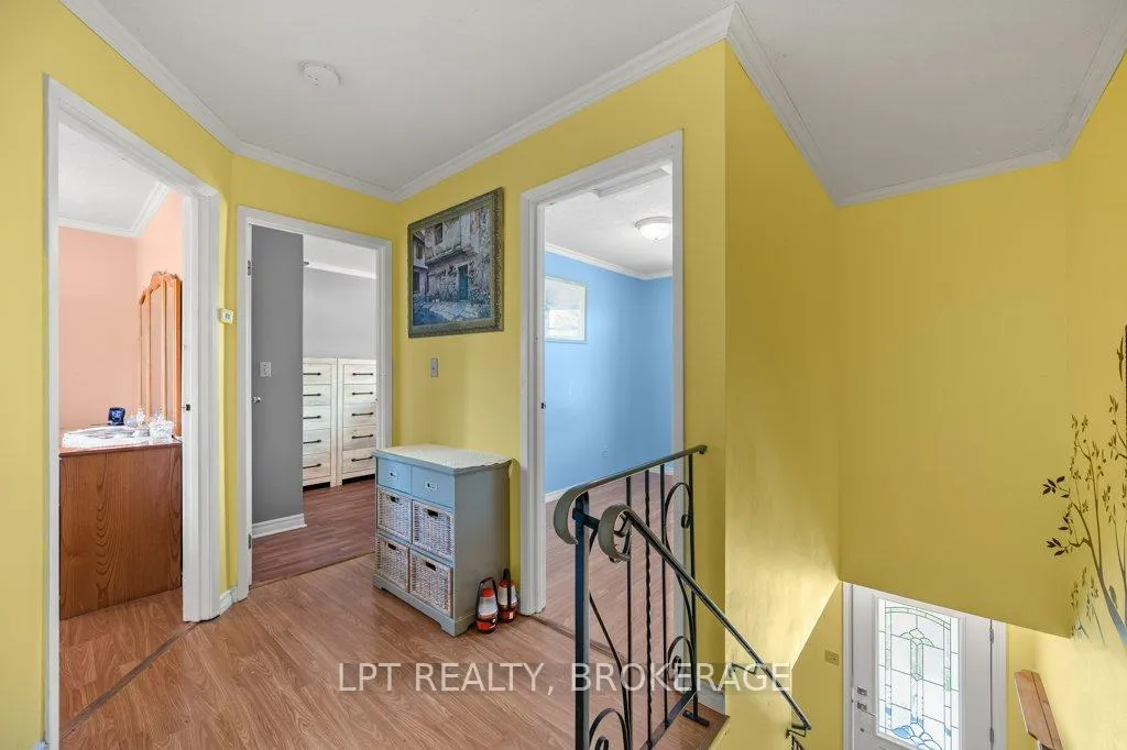 Photo 12 of 994 Uxbridge Crescent, Kingston, East Gardiners Rd — HOMEH