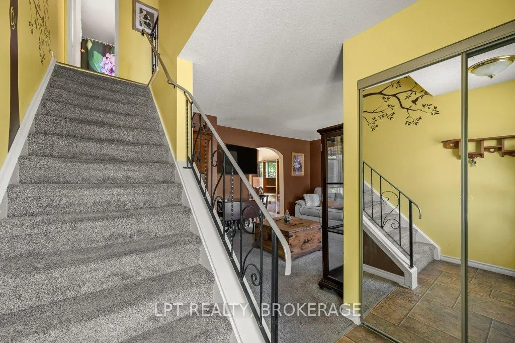 Photo 13 of 994 Uxbridge Crescent, Kingston, East Gardiners Rd — HOMEH