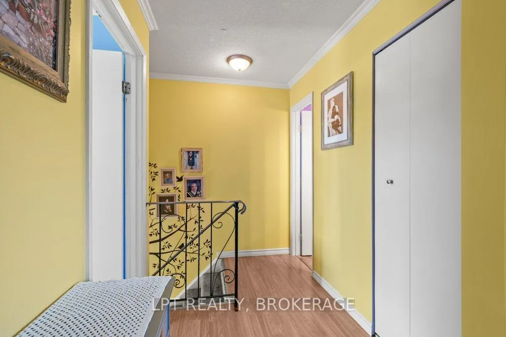 Photo 14 of 994 Uxbridge Crescent, Kingston, East Gardiners Rd — HOMEH
