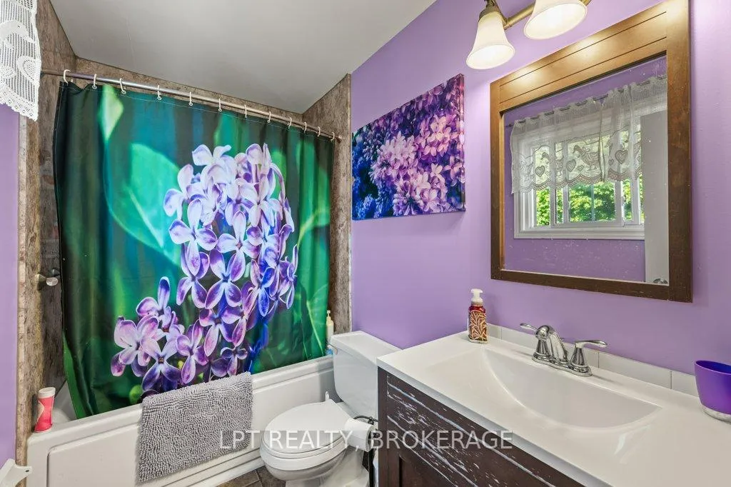 Photo 15 of 994 Uxbridge Crescent, Kingston, East Gardiners Rd — HOMEH