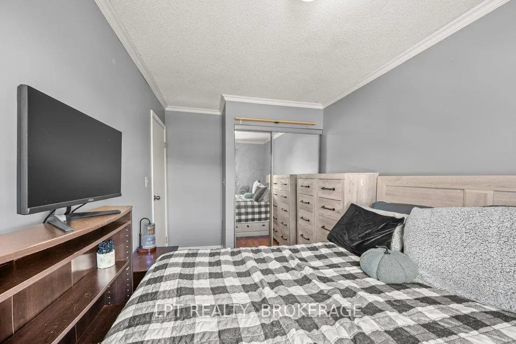 Photo 19 of 994 Uxbridge Crescent, Kingston, East Gardiners Rd — HOMEH