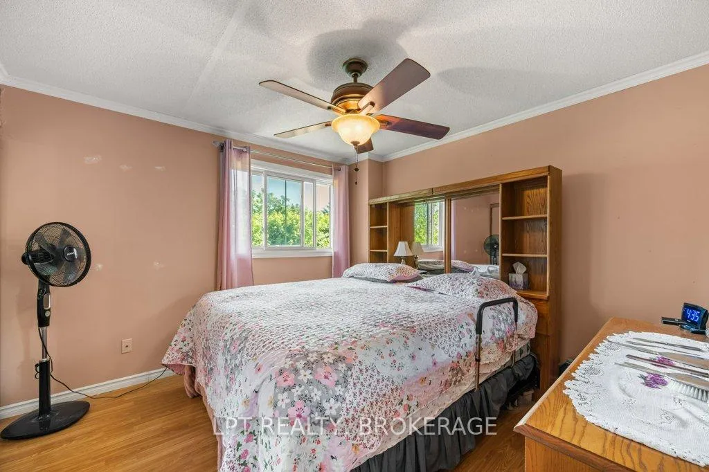 Photo 20 of 994 Uxbridge Crescent, Kingston, East Gardiners Rd — HOMEH
