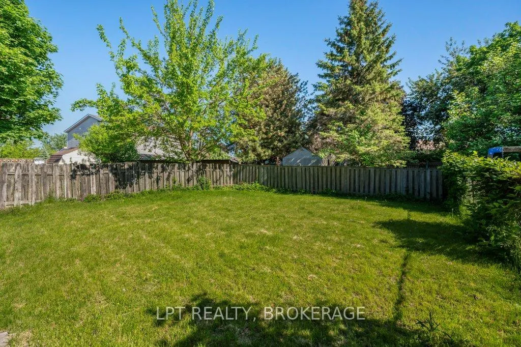 Photo 29 of 994 Uxbridge Crescent, Kingston, East Gardiners Rd — HOMEH