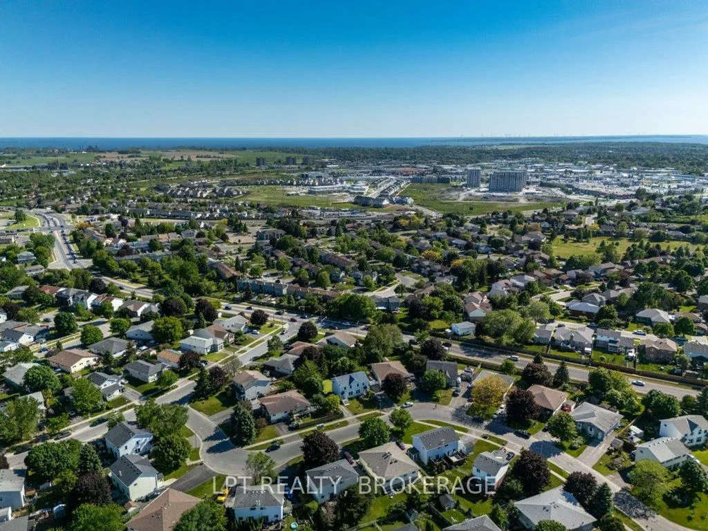 Photo 31 of 994 Uxbridge Crescent, Kingston, East Gardiners Rd — HOMEH