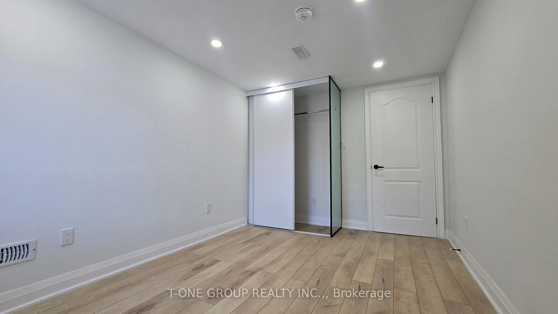 Photo 6 of 13 Eberly Woods Drive, Markham, Victoria Manor-Jennings Gate — HOMEH