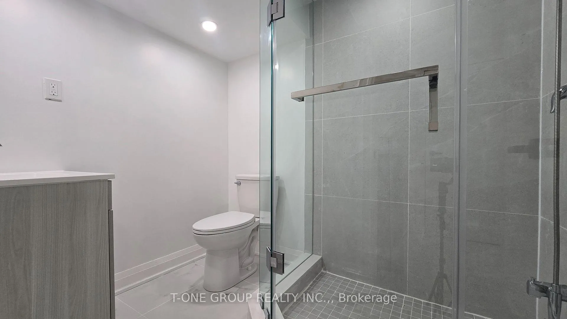 Photo 11 of 13 Eberly Woods Drive, Markham, Victoria Manor-Jennings Gate — HOMEH