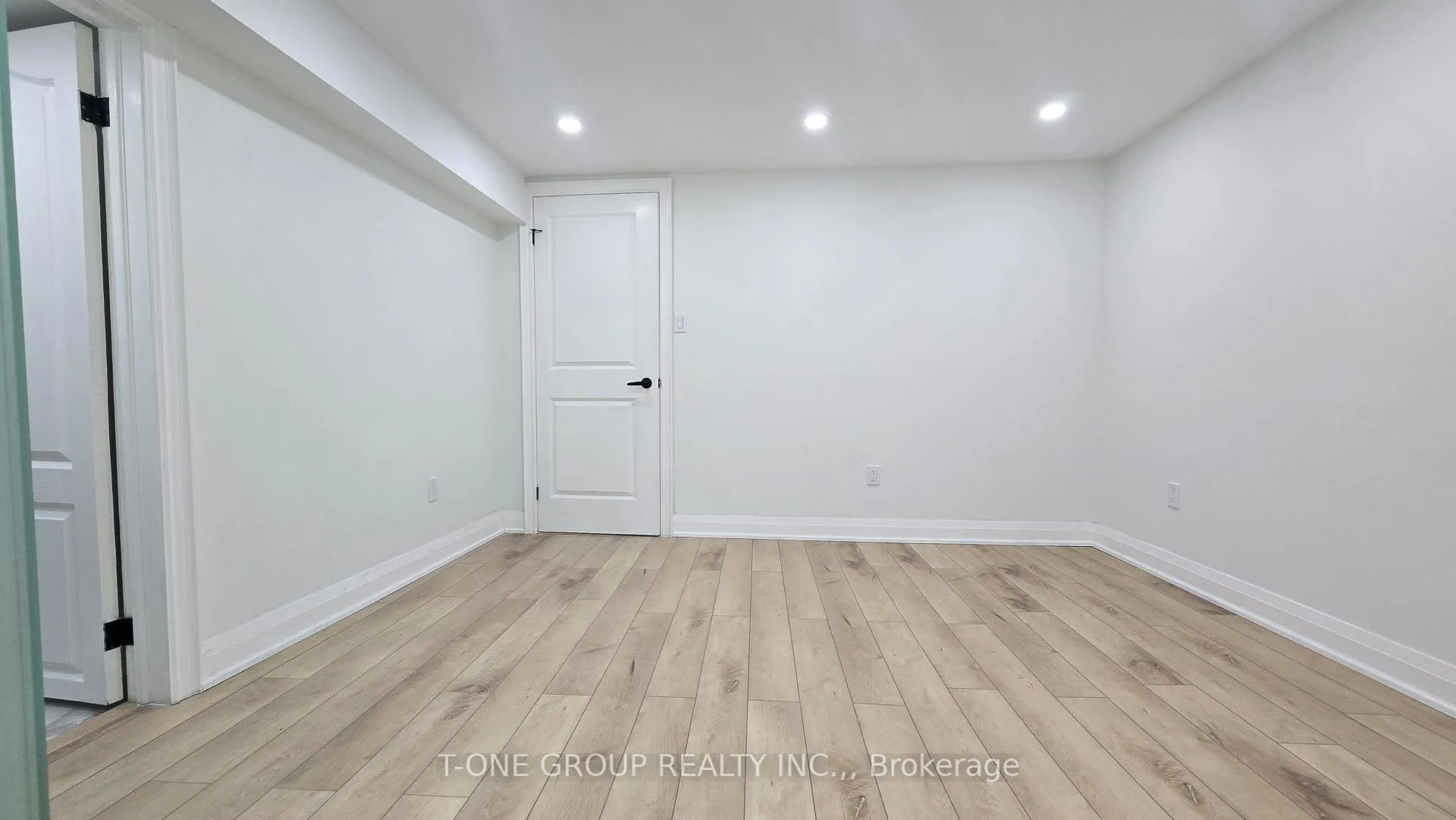 Photo 16 of 13 Eberly Woods Drive, Markham, Victoria Manor-Jennings Gate — HOMEH