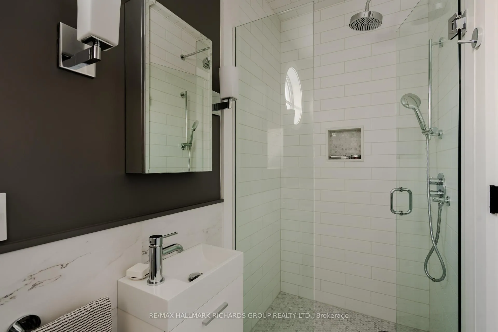 Photo 23 of 96 Scarborough Road, Toronto, The Beaches — HOMEH