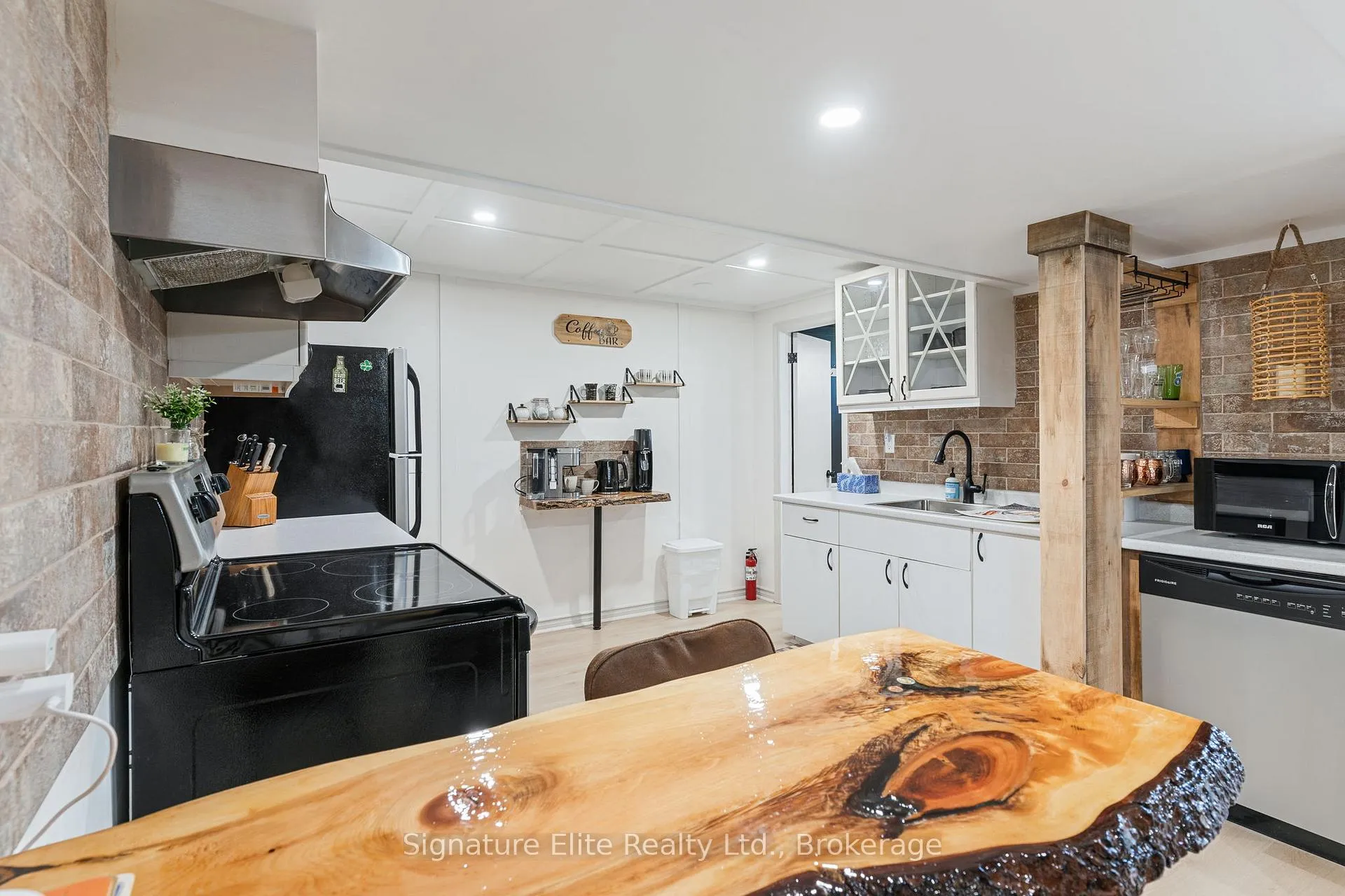 Photo 7 of 35 Cedartree Lane, Kawartha Lakes, Bobcaygeon — HOMEH