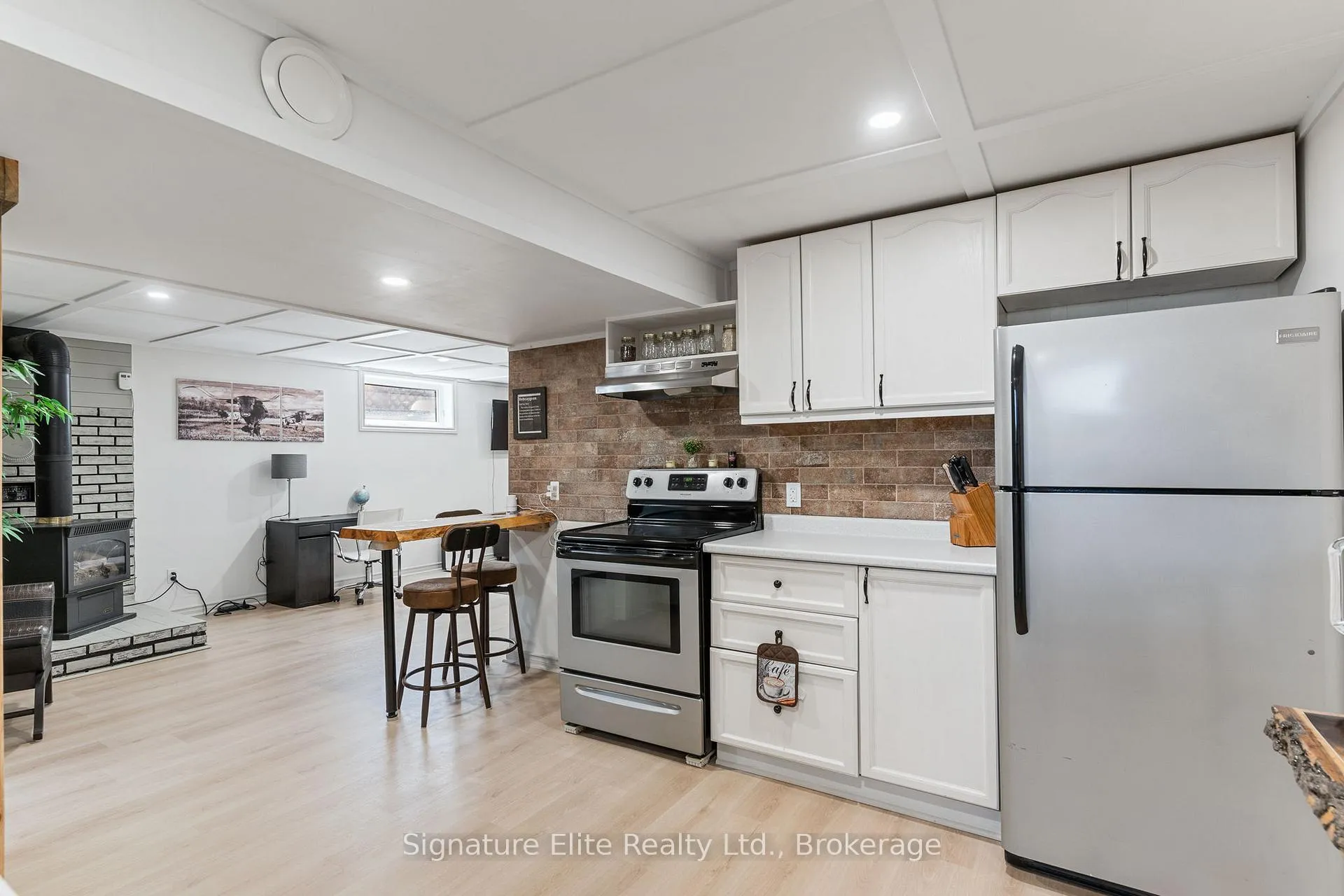 Photo 10 of 35 Cedartree Lane, Kawartha Lakes, Bobcaygeon — HOMEH