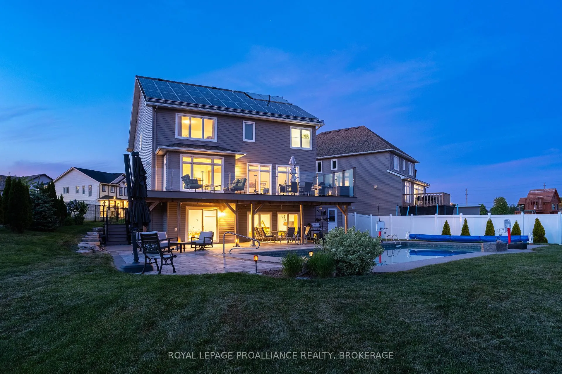 Photo 3 of 800 Riverview Way, Kingston, Kingston East (Incl Barret Crt) — HOMEH