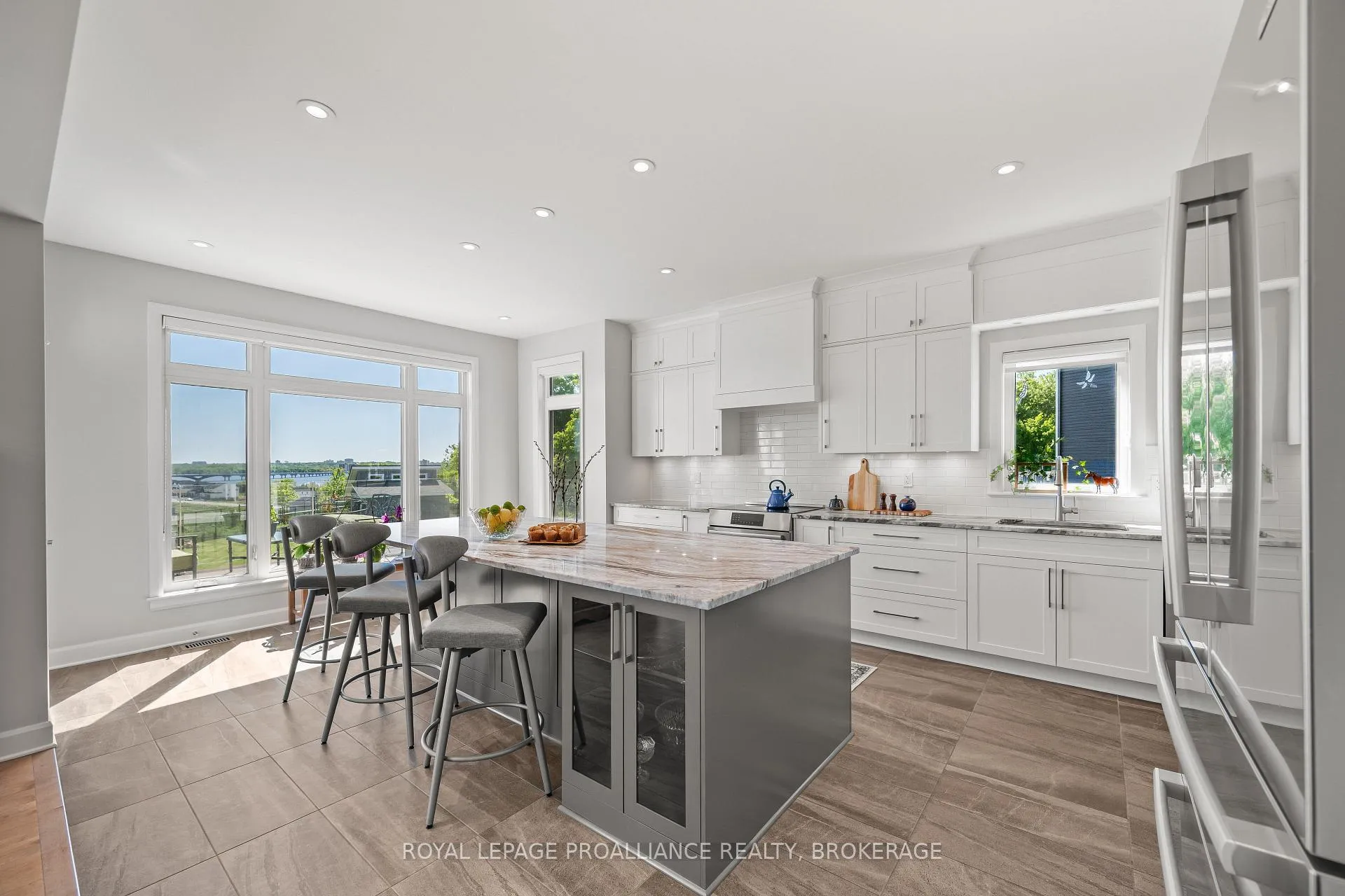 Photo 20 of 800 Riverview Way, Kingston, Kingston East (Incl Barret Crt) — HOMEH