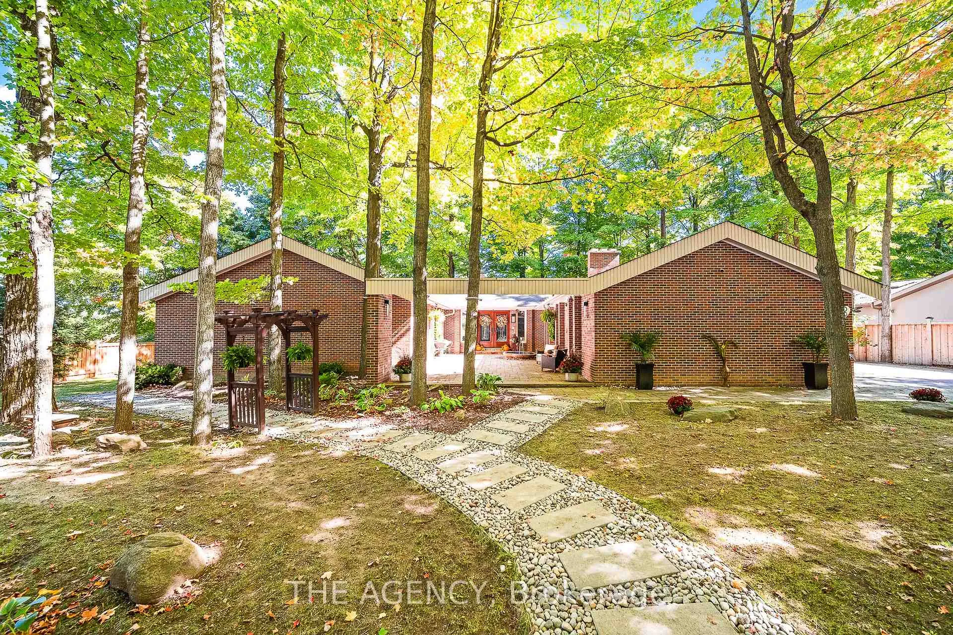 Photo 2 of 23 Cedarwood Crescent, King, Nobleton — HOMEH