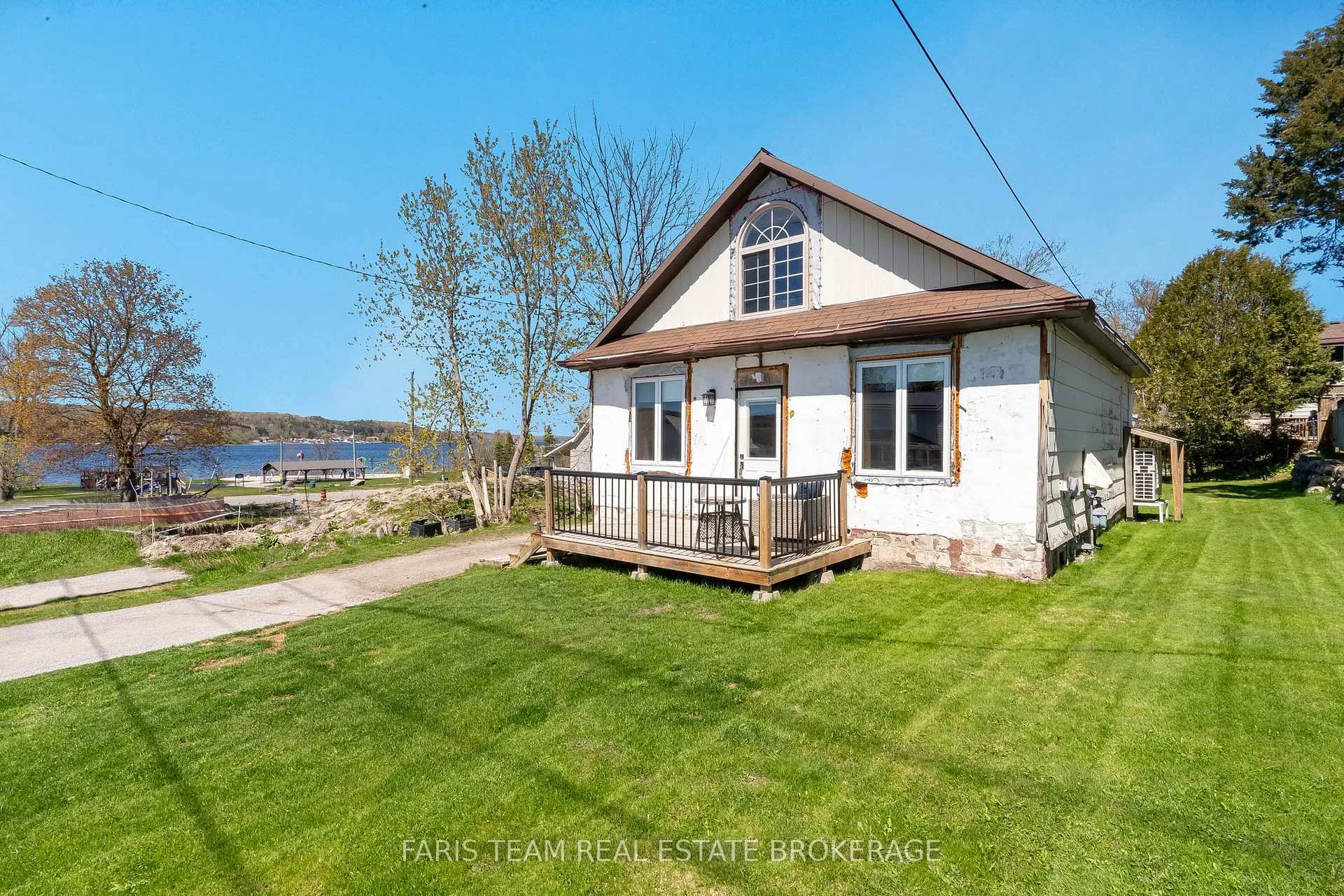 Photo 4 of 5 Scott Street, Penetanguishene — HOMEH