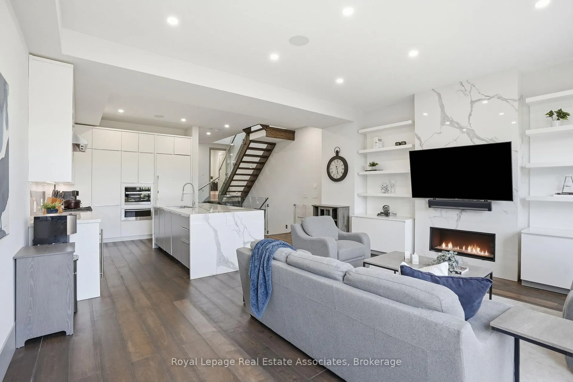 Photo 12 of Unit B, 357 Melrose Street, Etobicoke, Mimico — HOMEH