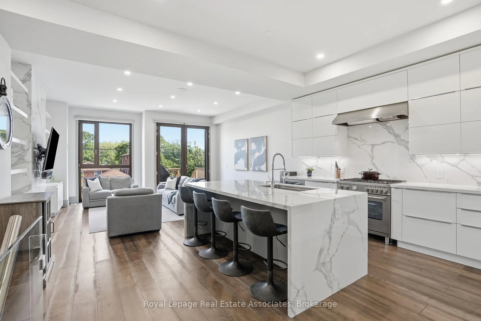 Photo 13 of Unit B, 357 Melrose Street, Etobicoke, Mimico — HOMEH