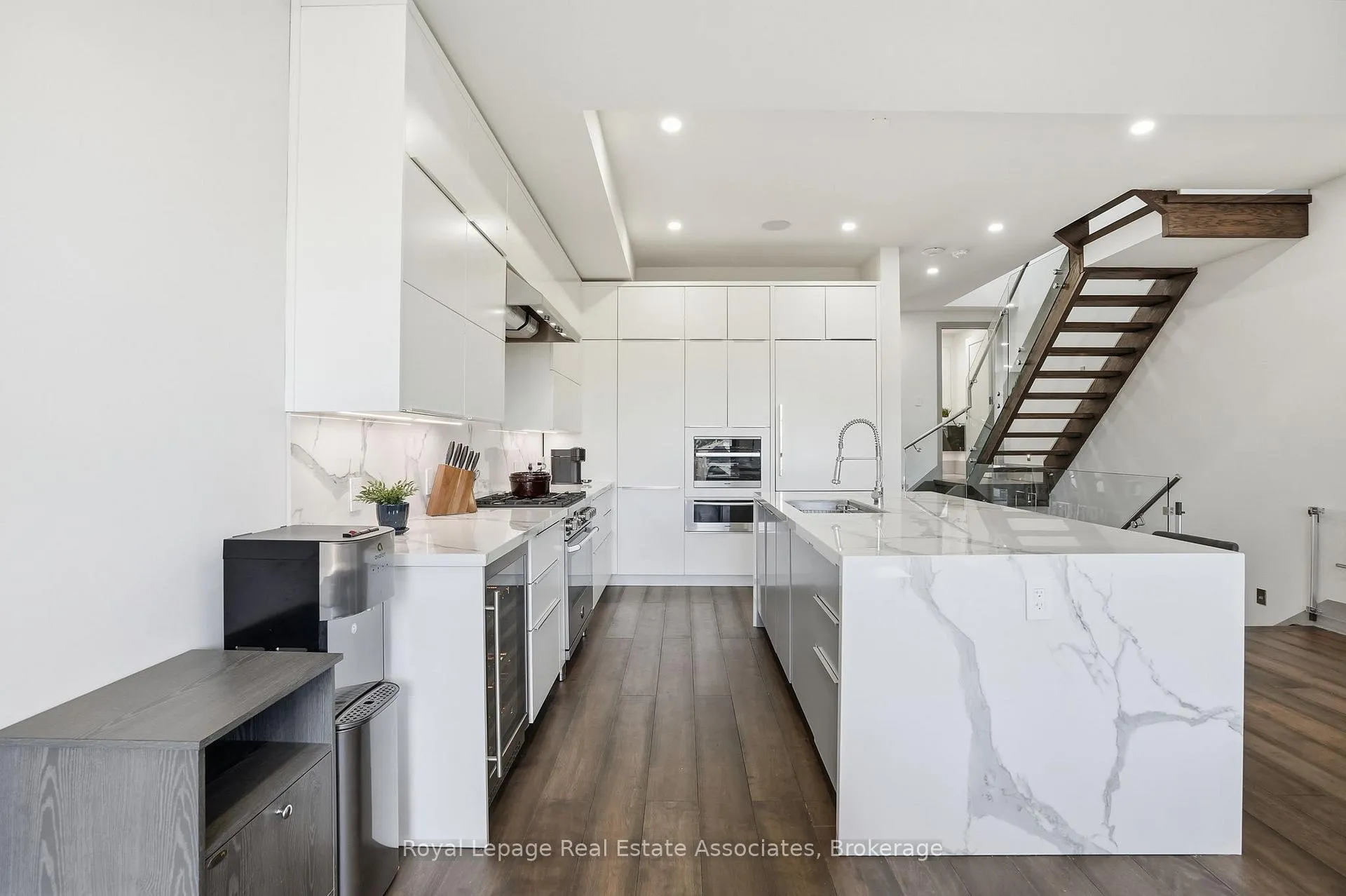 Photo 15 of Unit B, 357 Melrose Street, Etobicoke, Mimico — HOMEH