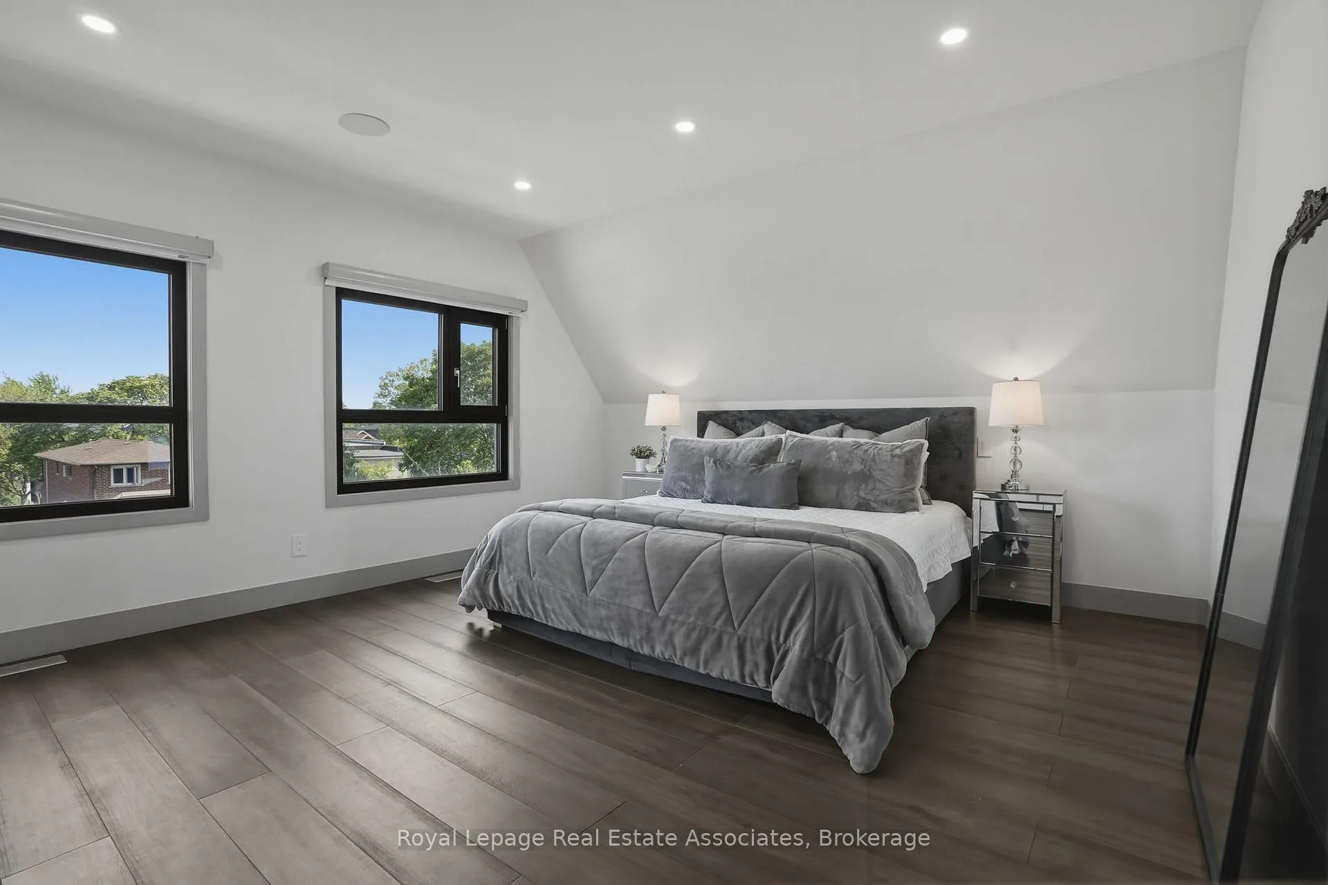 Photo 23 of Unit B, 357 Melrose Street, Etobicoke, Mimico — HOMEH