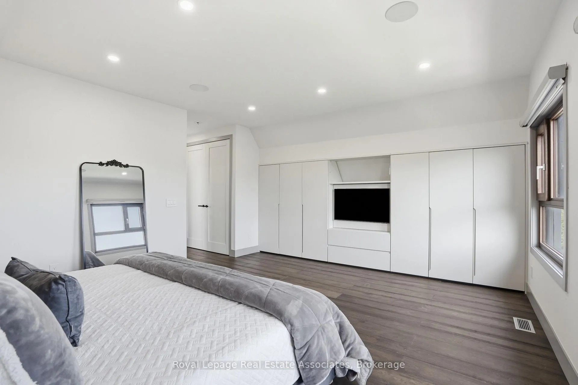 Photo 24 of Unit B, 357 Melrose Street, Etobicoke, Mimico — HOMEH