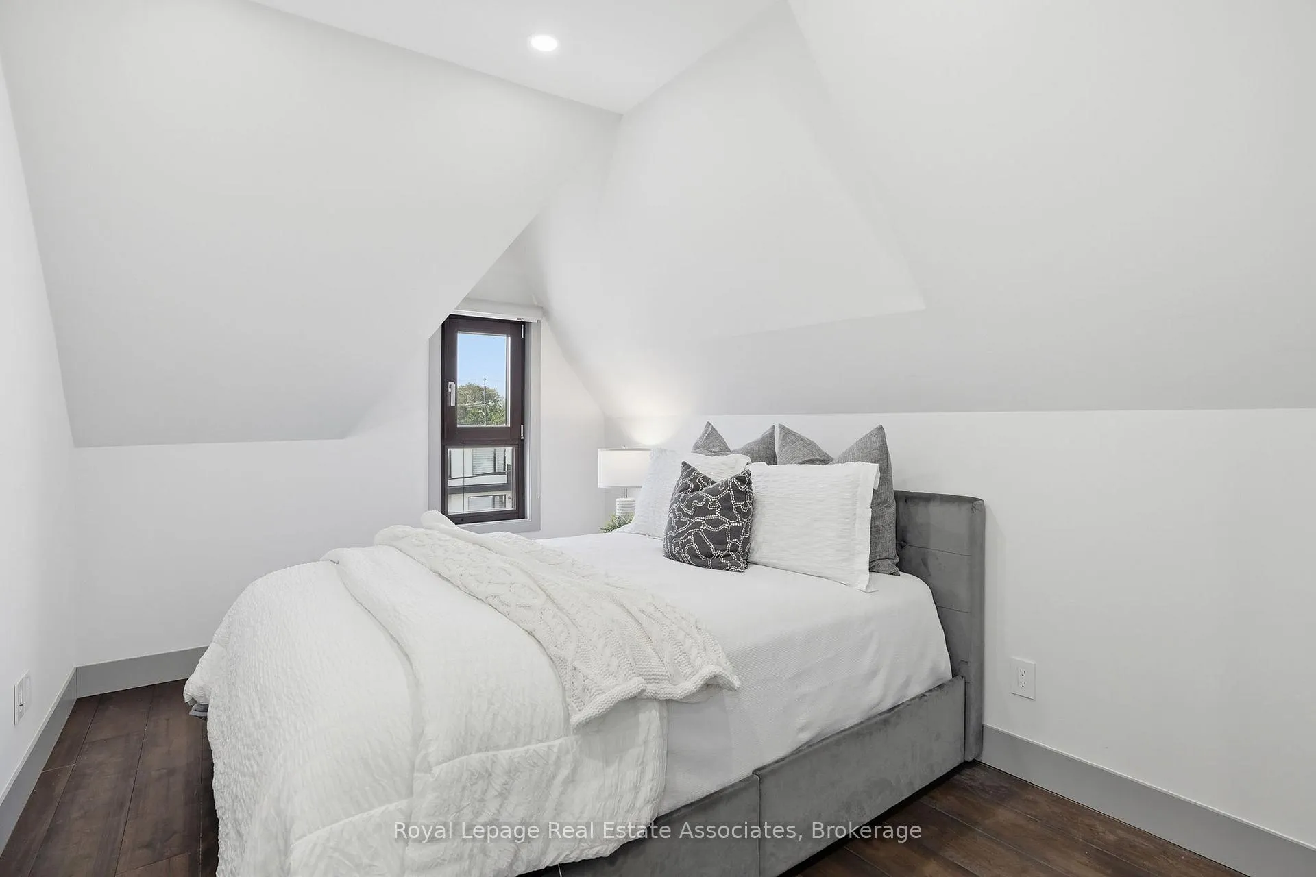 Photo 26 of Unit B, 357 Melrose Street, Etobicoke, Mimico — HOMEH