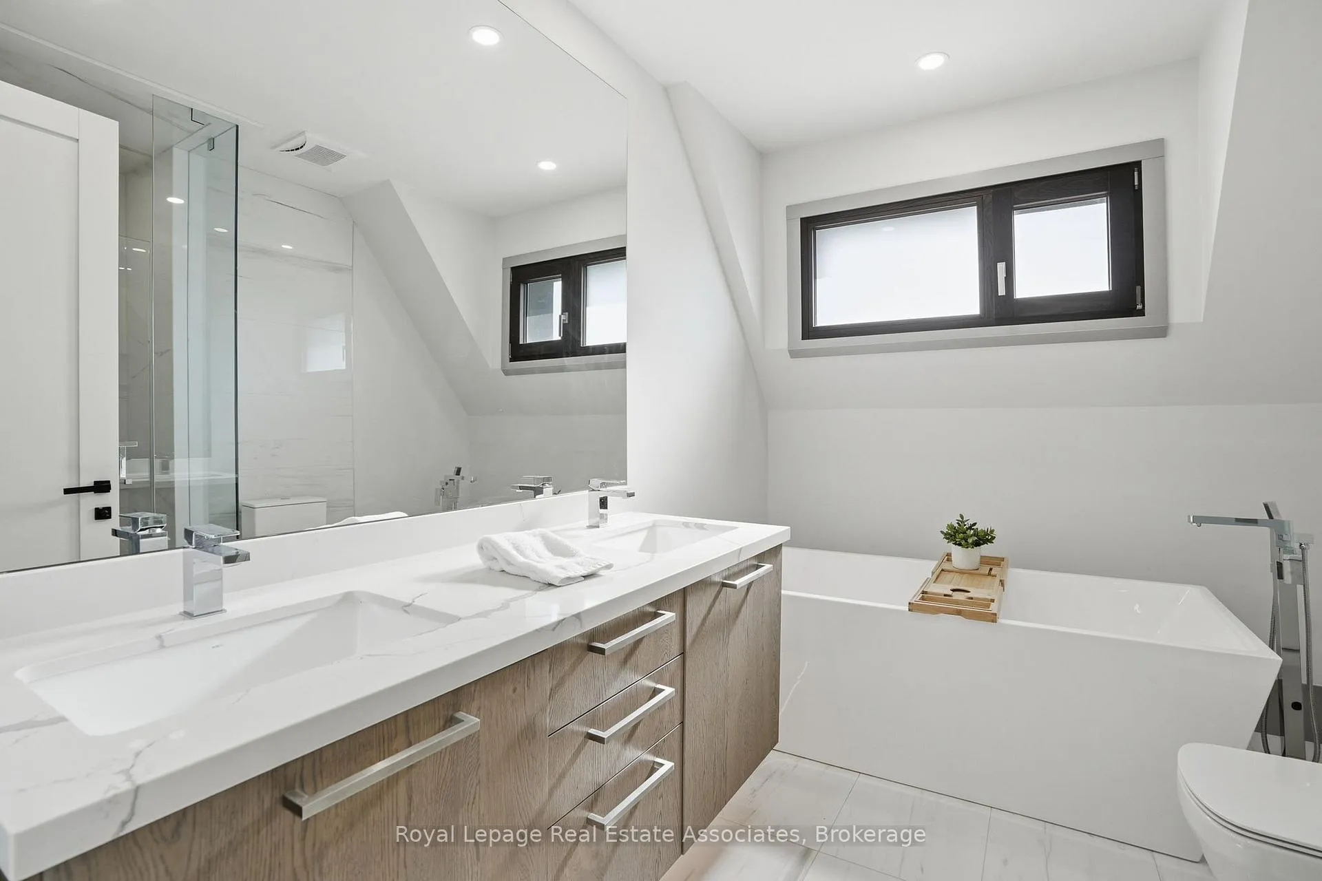 Photo 29 of Unit B, 357 Melrose Street, Etobicoke, Mimico — HOMEH
