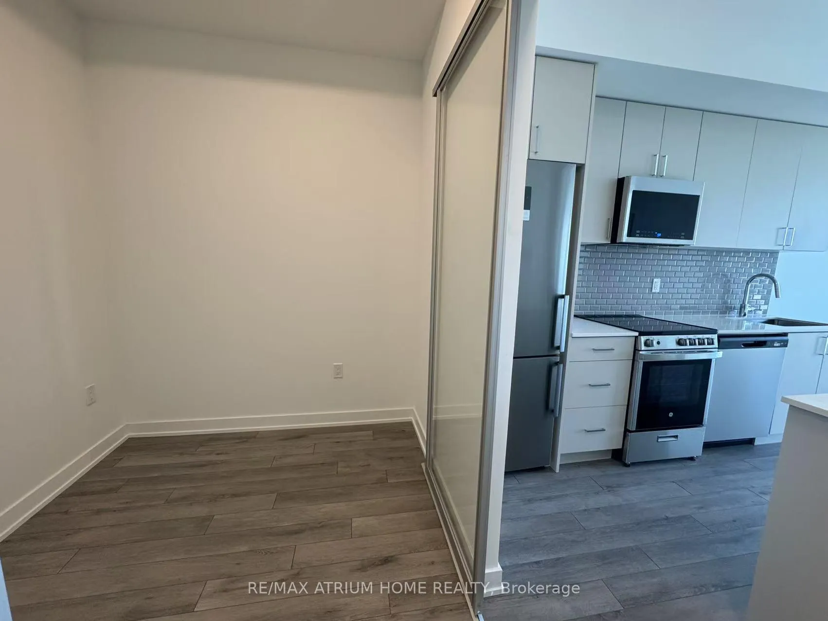 Photo 3 of Unit 536, 1005 Dundas Street E, Oakville, Joshua Meadows — HOMEH