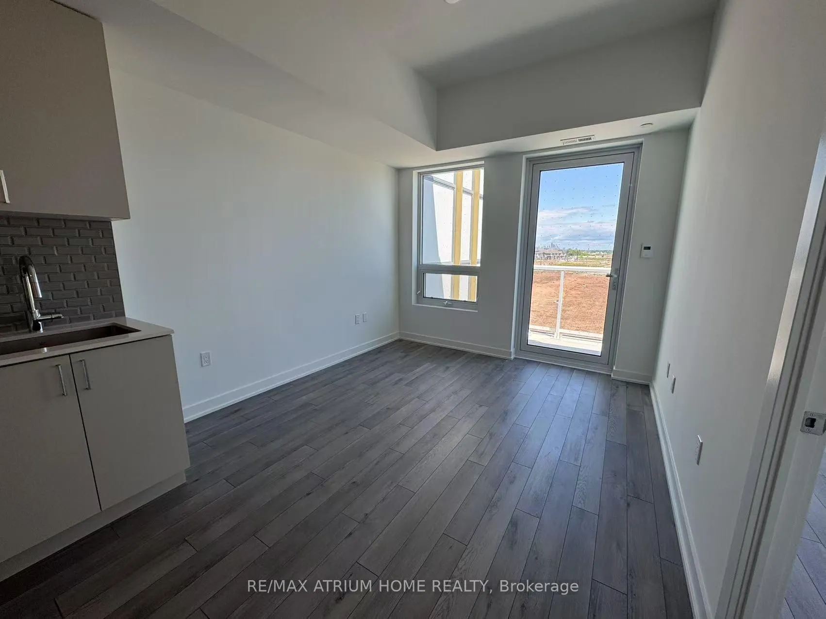 Photo 5 of Unit 536, 1005 Dundas Street E, Oakville, Joshua Meadows — HOMEH