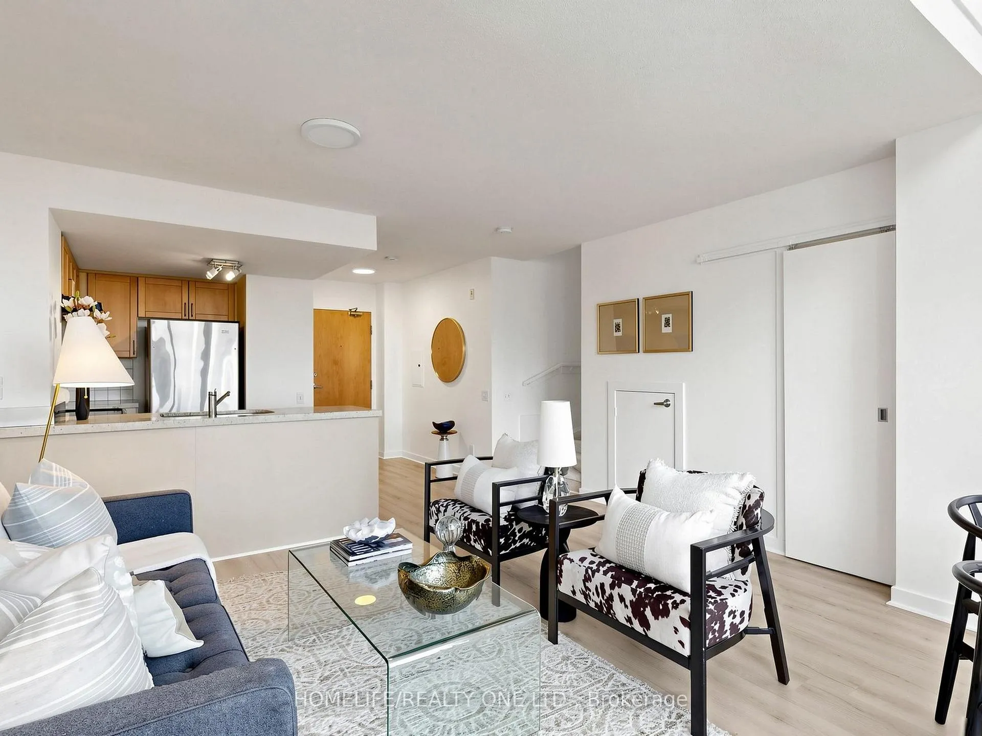 Photo 4 of Unit 913, 77 Lombard Street, Toronto, Church-Yonge Corridor — HOMEH