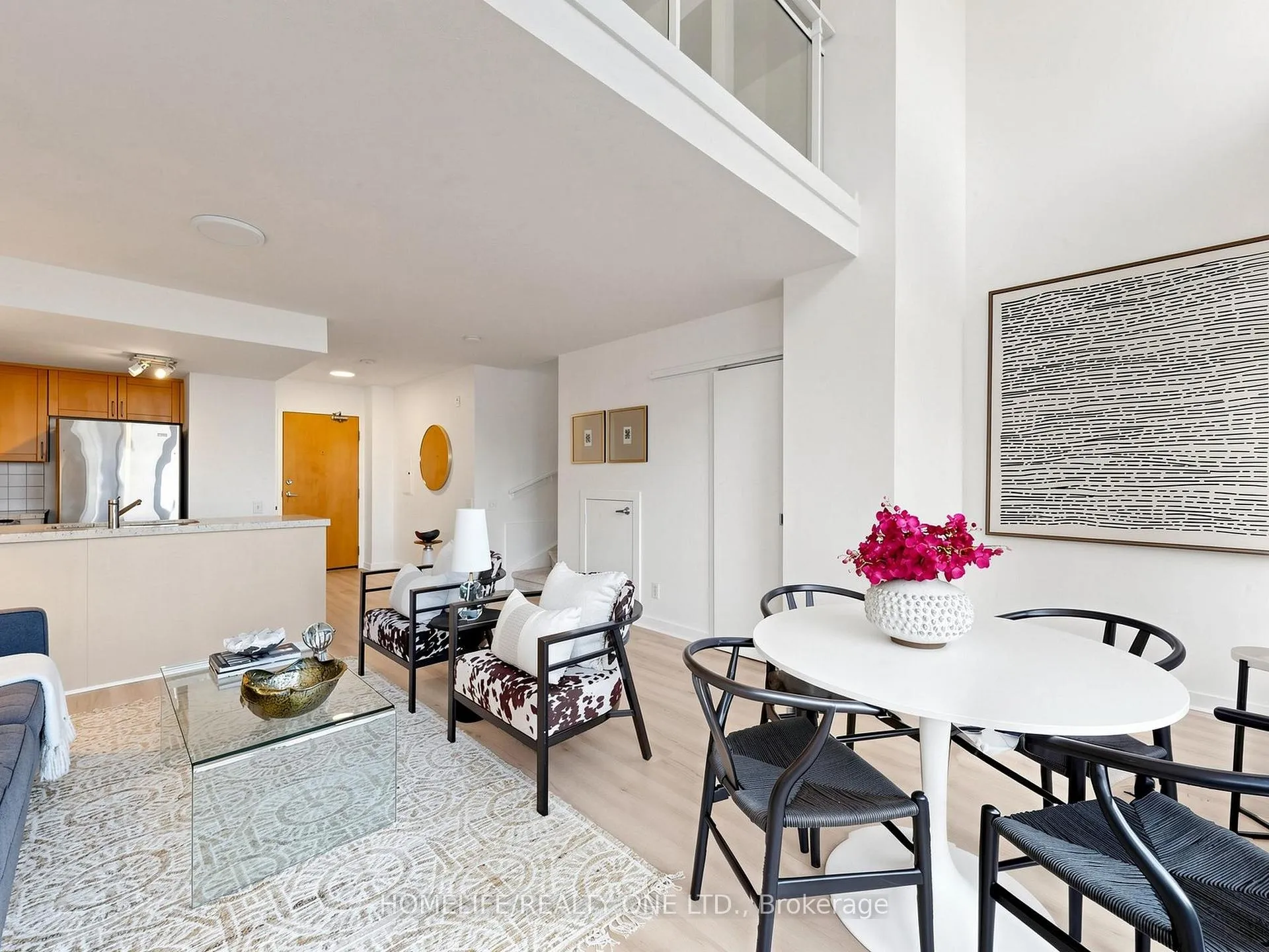 Photo 9 of Unit 913, 77 Lombard Street, Toronto, Church-Yonge Corridor — HOMEH