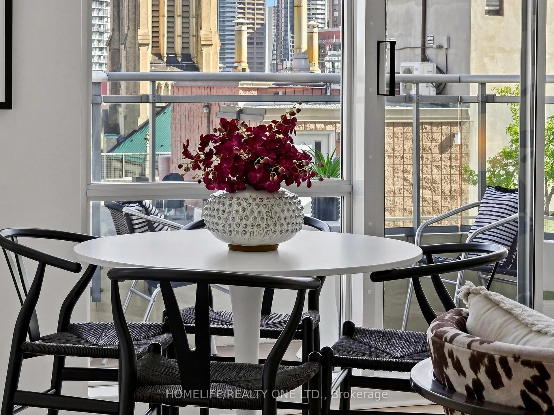 Photo 10 of Unit 913, 77 Lombard Street, Toronto, Church-Yonge Corridor — HOMEH