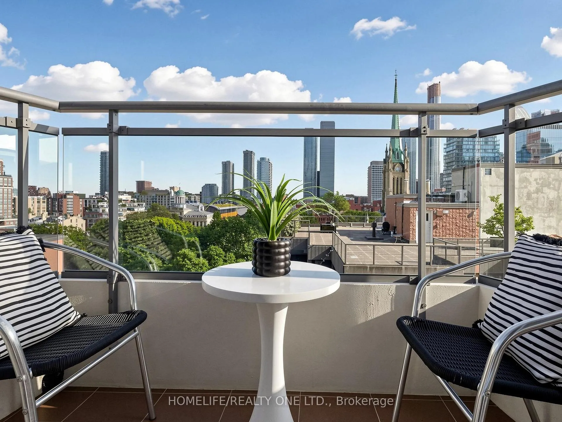 Photo 11 of Unit 913, 77 Lombard Street, Toronto, Church-Yonge Corridor — HOMEH
