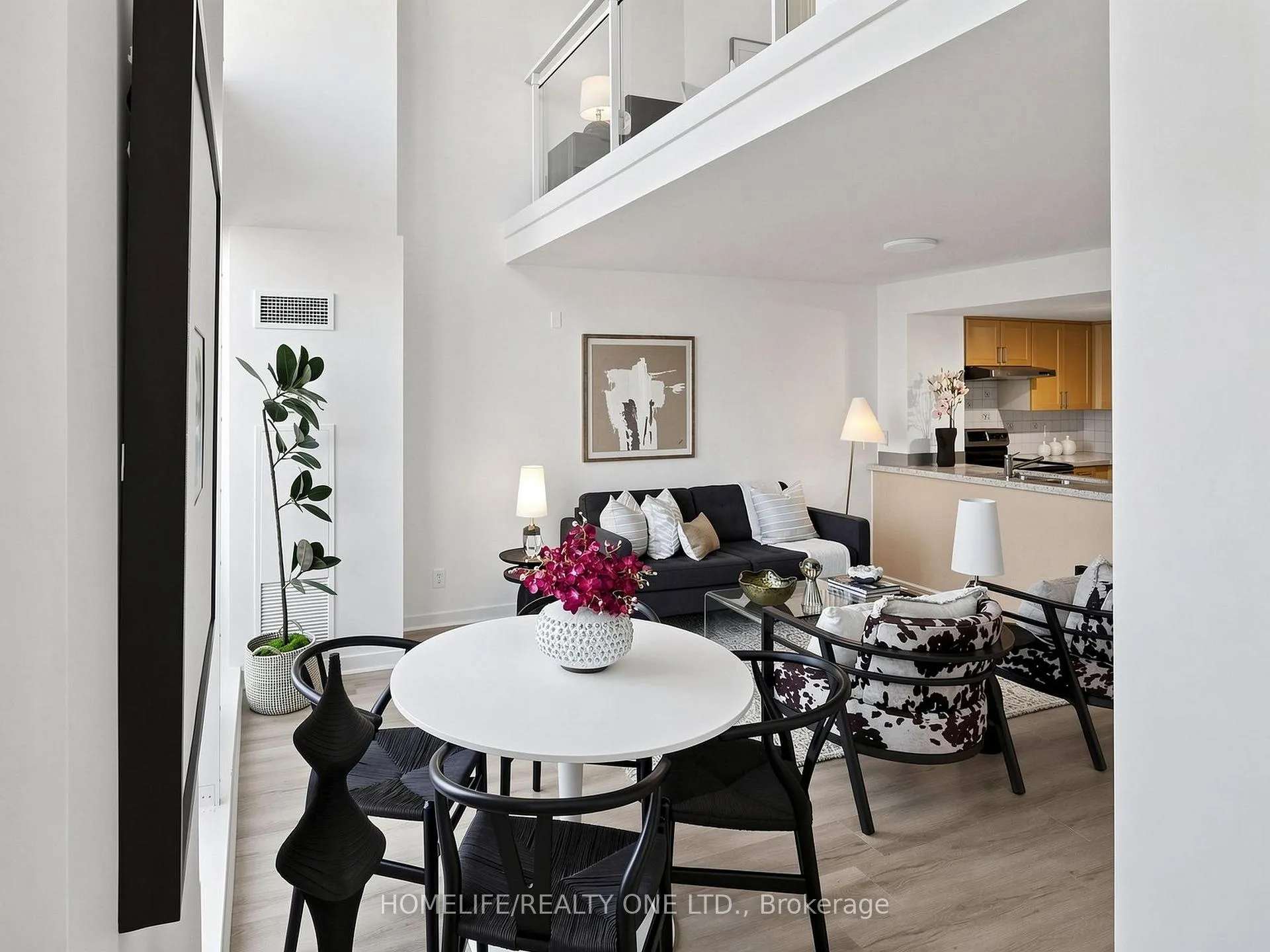 Photo 13 of Unit 913, 77 Lombard Street, Toronto, Church-Yonge Corridor — HOMEH