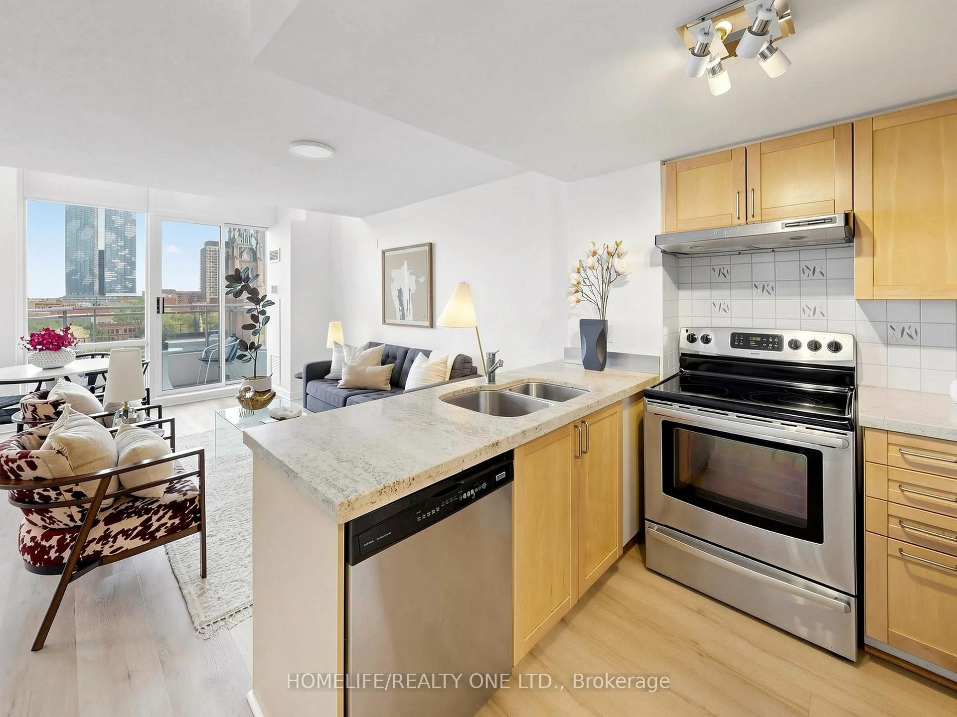Photo 16 of Unit 913, 77 Lombard Street, Toronto, Church-Yonge Corridor — HOMEH