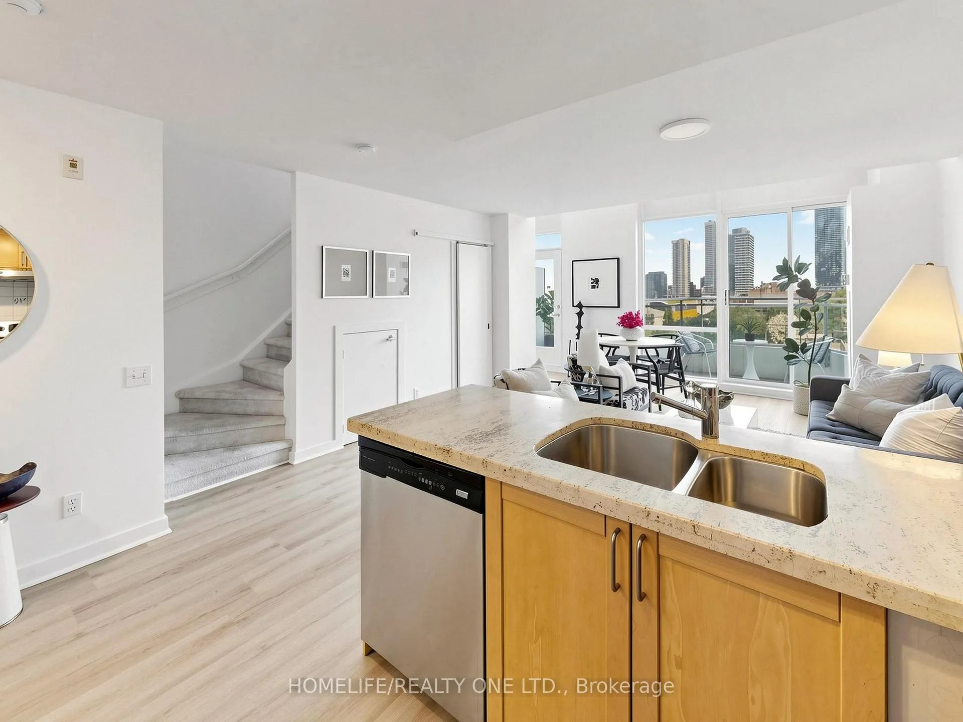 Photo 17 of Unit 913, 77 Lombard Street, Toronto, Church-Yonge Corridor — HOMEH