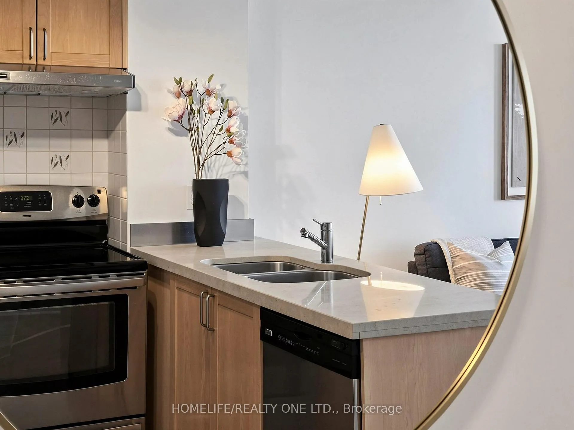 Photo 21 of Unit 913, 77 Lombard Street, Toronto, Church-Yonge Corridor — HOMEH