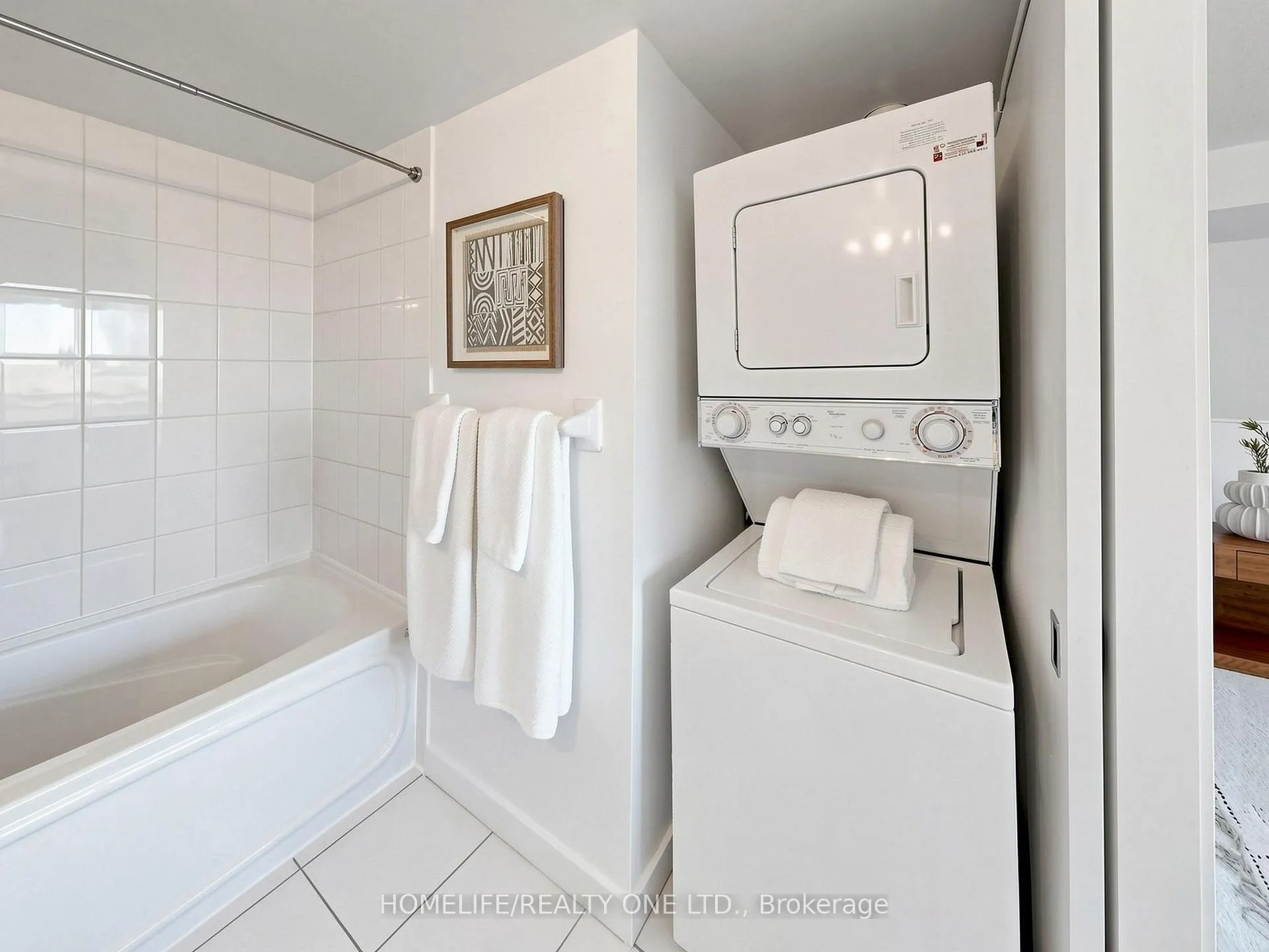 Photo 36 of Unit 913, 77 Lombard Street, Toronto, Church-Yonge Corridor — HOMEH