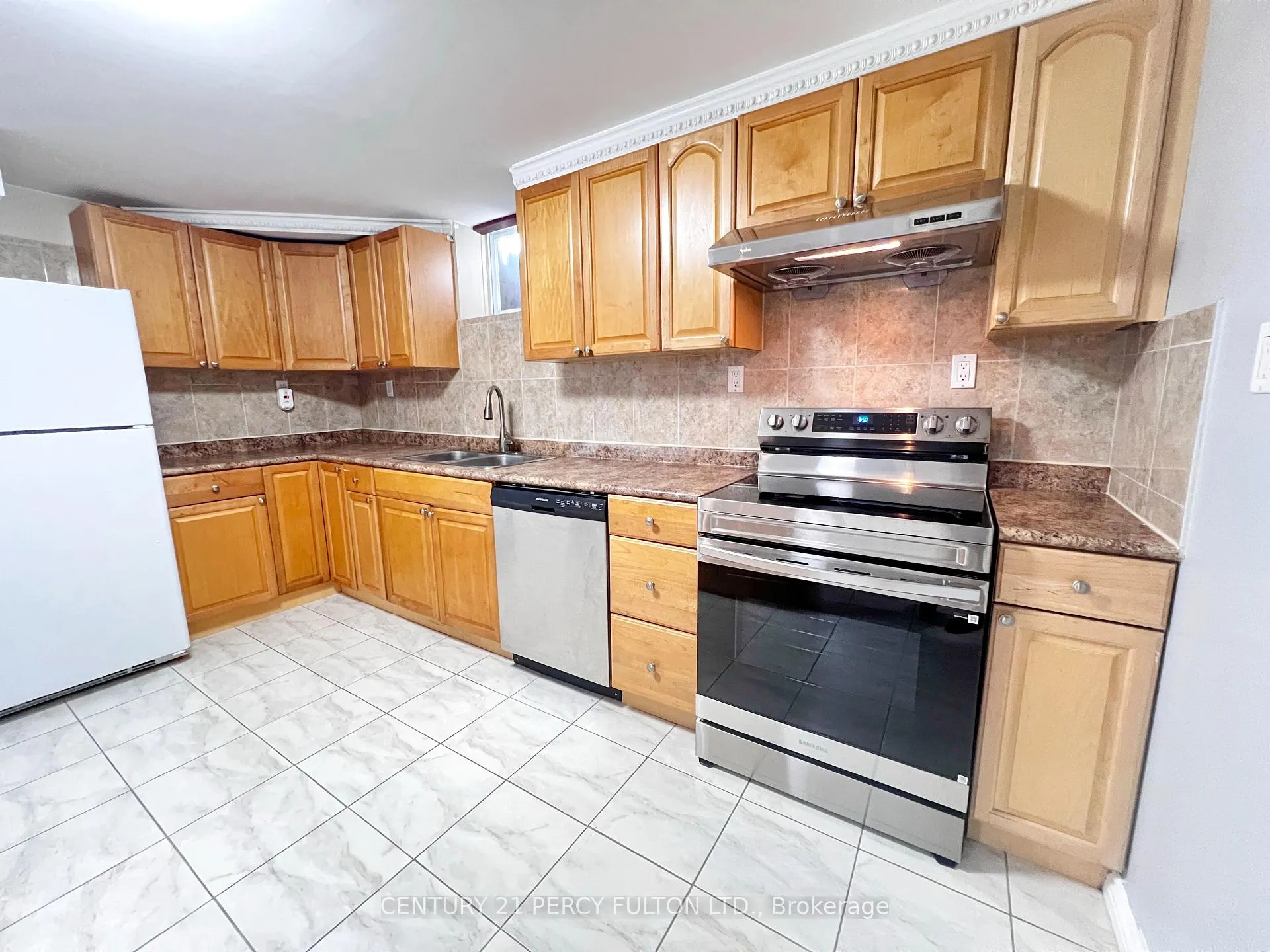 Photo 5 of Unit Bsmt, 98 Elson Street, Markham, Middlefield — HOMEH